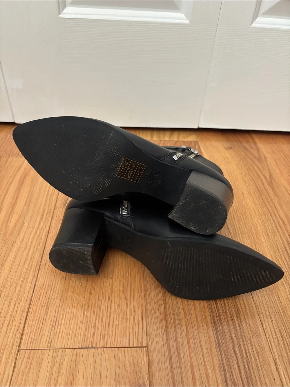 Micheal Kors Black Leather Zip Up Ankle Boots  size 9